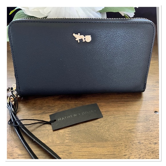 MATHEW + JULIAN Black Zippered Vegan Leather Wallet ๐ - Picture 8 of 8